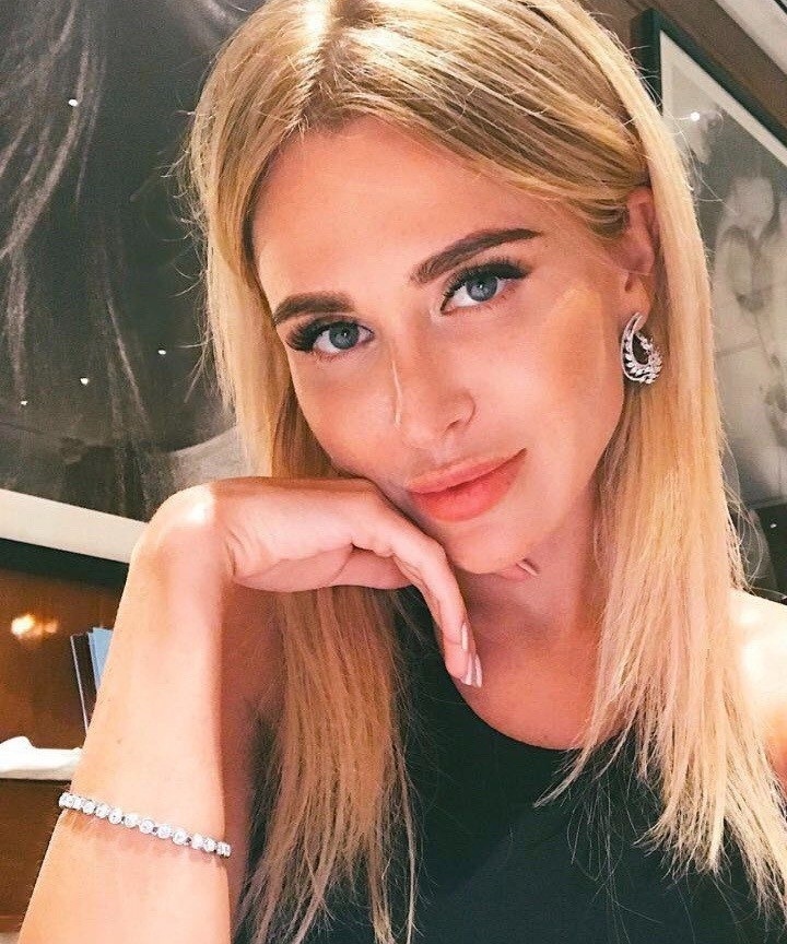 Карина привлекательная девушка из Новочеркасска цена от 3500 руб